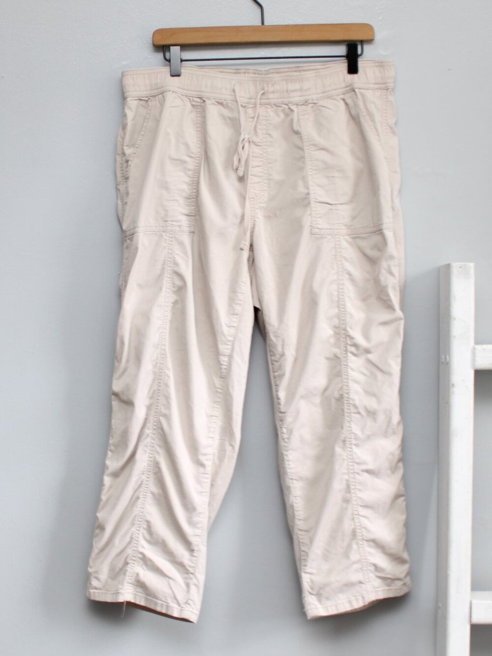 Stitch Star Cargo Capri Cropped High-Rise Pants Beige Cream Size 1X